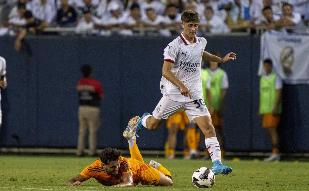 科莫逆袭米兰，19岁天才利贝拉里选择放弃老东家